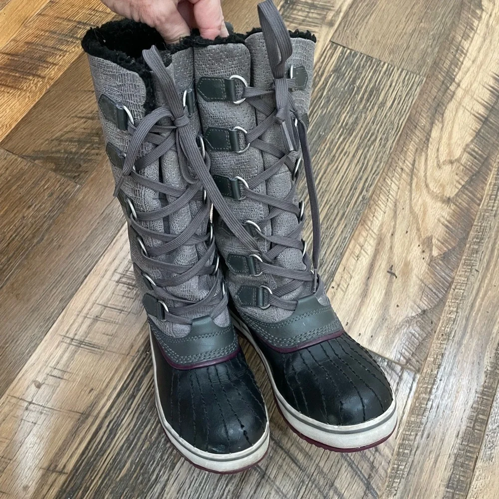 Sorel waterproof winter snow boots Wm 6